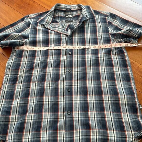The North Face Logo Mens Short Sleeve Button Up Shirt Plaid size L - Picture 6 of 7
